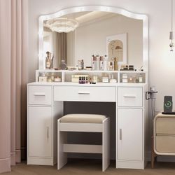 3 Drawers Vanity Desk with Mirror LED Lights Makeup Table with Power Outlet