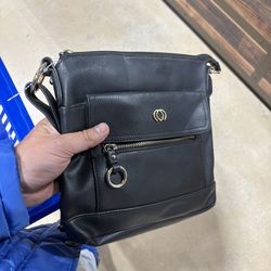 Black Crossbody Bag – Urban Street Style Look