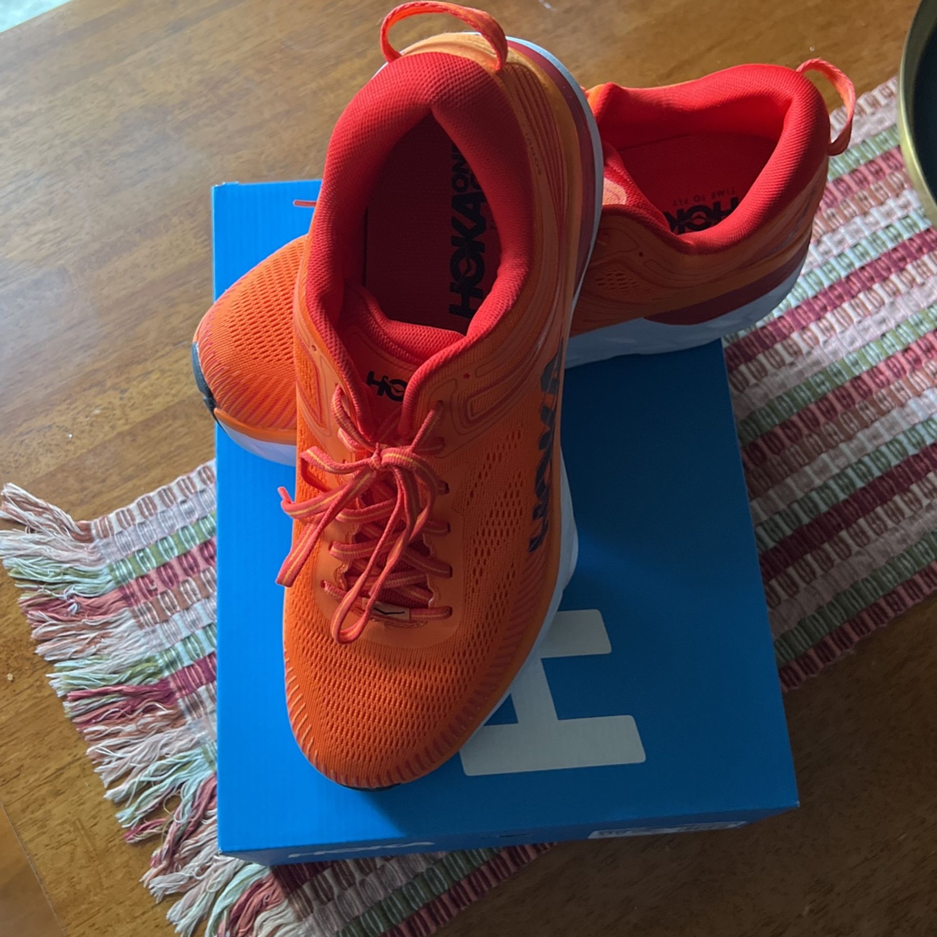 hoka los angeles