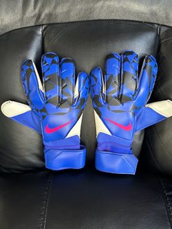 Soccer gloves