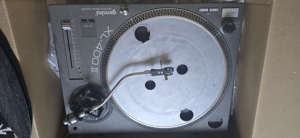 Gemini XL-400 II 33/45 RPM Vinyl Record Player No Headset/needle