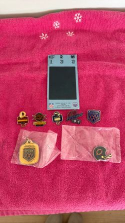 Lot of Super Bowl pins/ticket