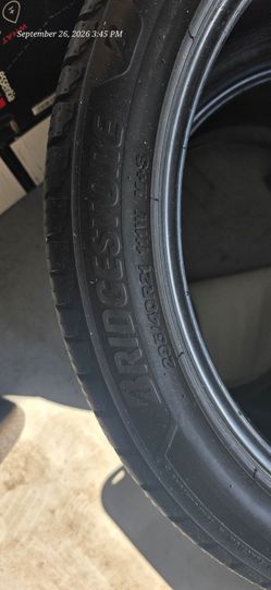 Used 2 tires Bridgestone 295/40R21 111W M+S All-Season Tire