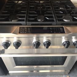 Kitchen Aide Commercial Grade Convection Gas Stove Never Used