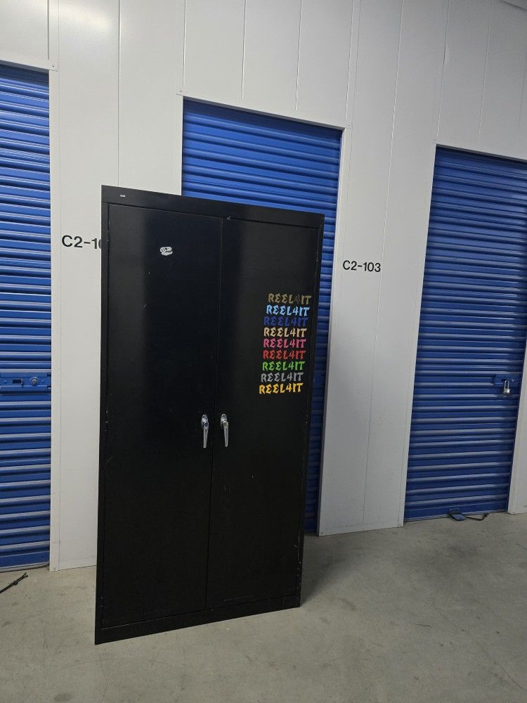 Metal Storage Cabinet With 2 Keys With Adjustable Shelves