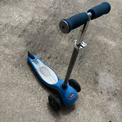 Blue Radio Flyer Lean 'n Glide Kids 3-Wheel Scooter
