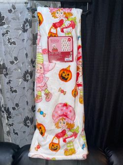 Viral Strawberry Shortcake Halloween Blanket