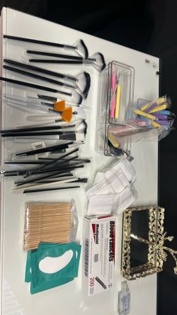 Lash extensions supply