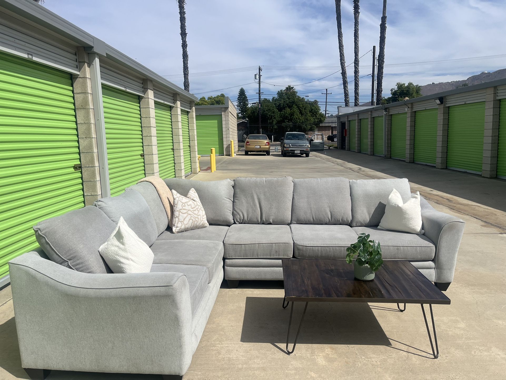 Light Gray Sectional Couch With Delivery