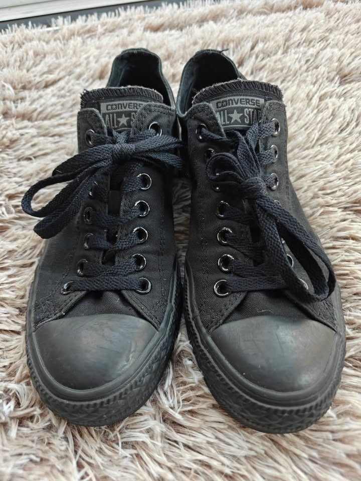 Chuck Taylor All Star Classic Unisex Low Top Shoe M8.5/W10.5