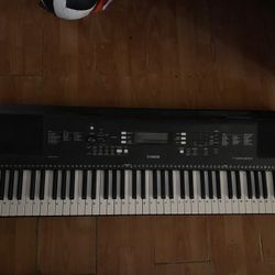 Yamaha keyboard EW 300 psr 