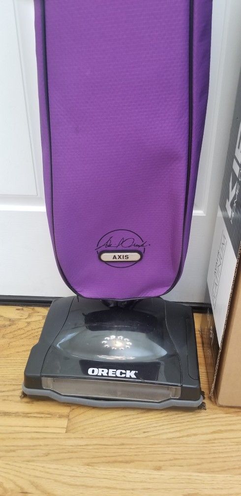 New Cond ORECK COMMERCIAL VACUUM , WORKS EXCELLENT , AMAZING POWER SUCES , IN THE BOX