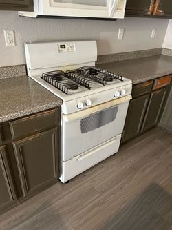 Whirlpool White Stove