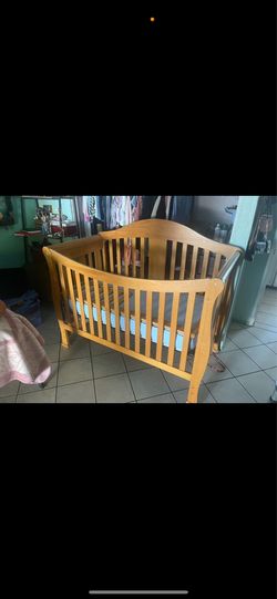 Baby Crib/Toddler Bed