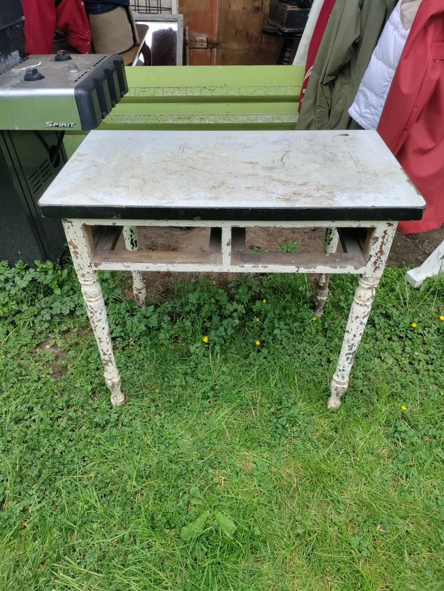 Farm table