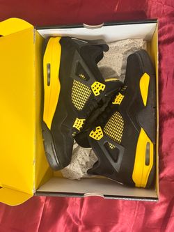 Jordan 4 Yellow Thunder Size 11 — 9.5/10 + OG Box