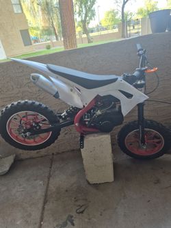 49cc Throttle Calbe Just Needs To Be Put In, I Have the Trottle Calbe And All.