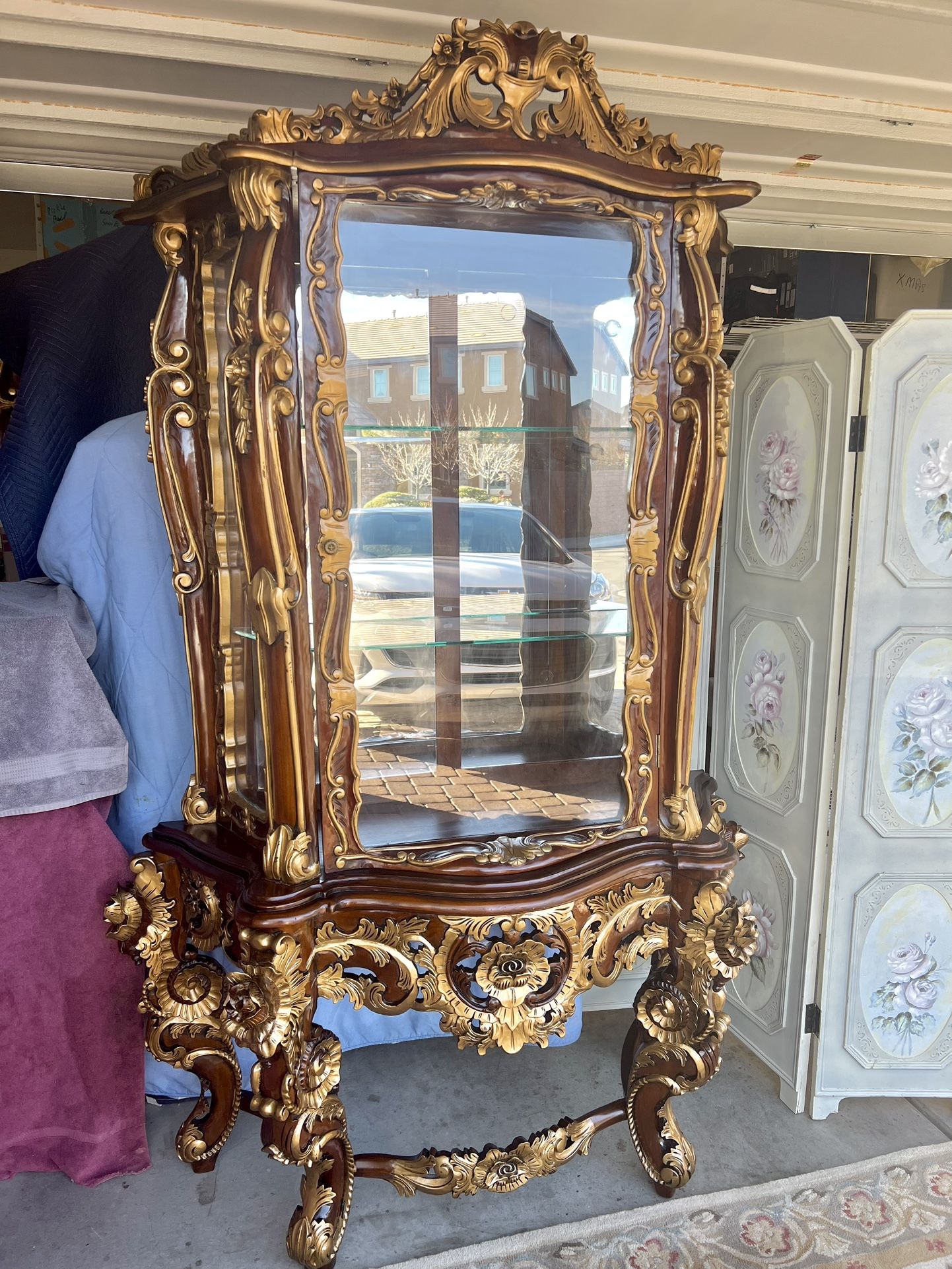 Beautiful Stunning Louis XV Vitrine Curio / China .