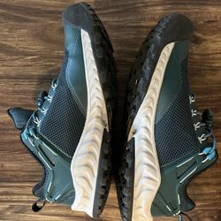 Keen Walking Shoes Size 8.5