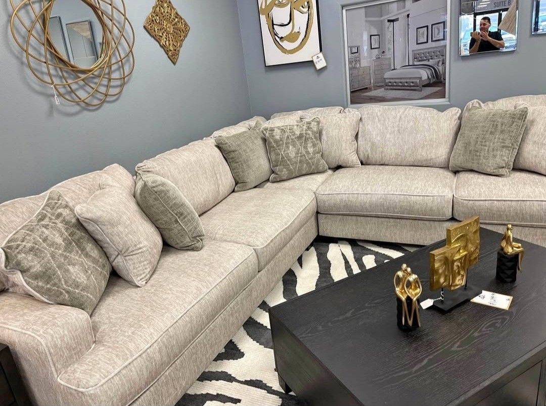 AP- Soft, Reversible Huge Sectional Couch// Financing & Delivery