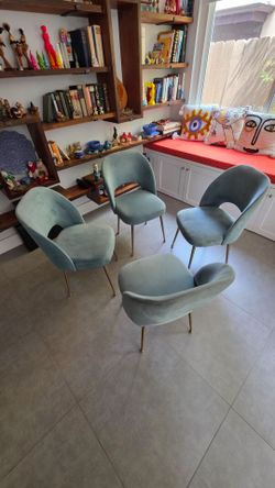 Swell dining chair