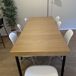  Extendable dining table