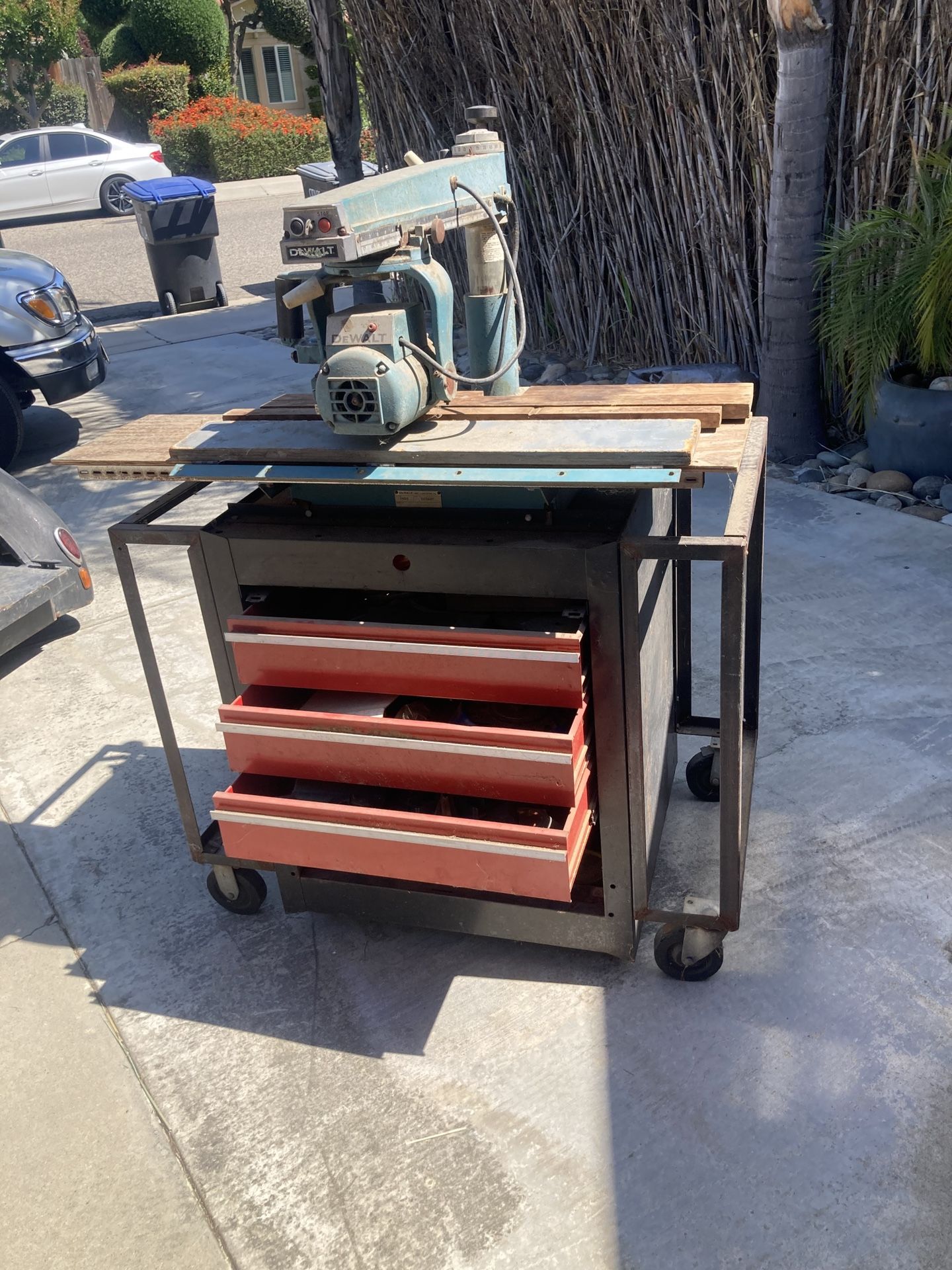 DEWALT TABLE SAW. Plus Toolbox