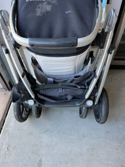 UPPABABY VISTA V2 GREY WITH CARSEAT & BASSINET