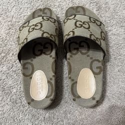 Gucci GG Supreme Slides – Size 42 EU / 9 US – Designer Sandals 