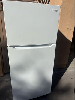Frigidaire 18cu Ft Refrigerator $230 free delivery