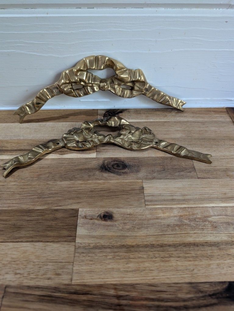 Vintage Brass Bow Wall Embellishments
