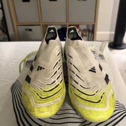 Predator Lace less - Size 8