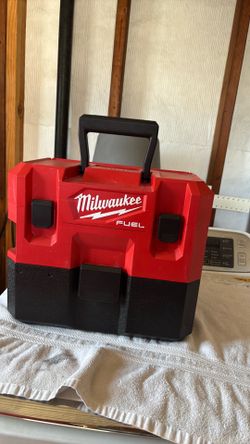 Milwaukee vacuum m12