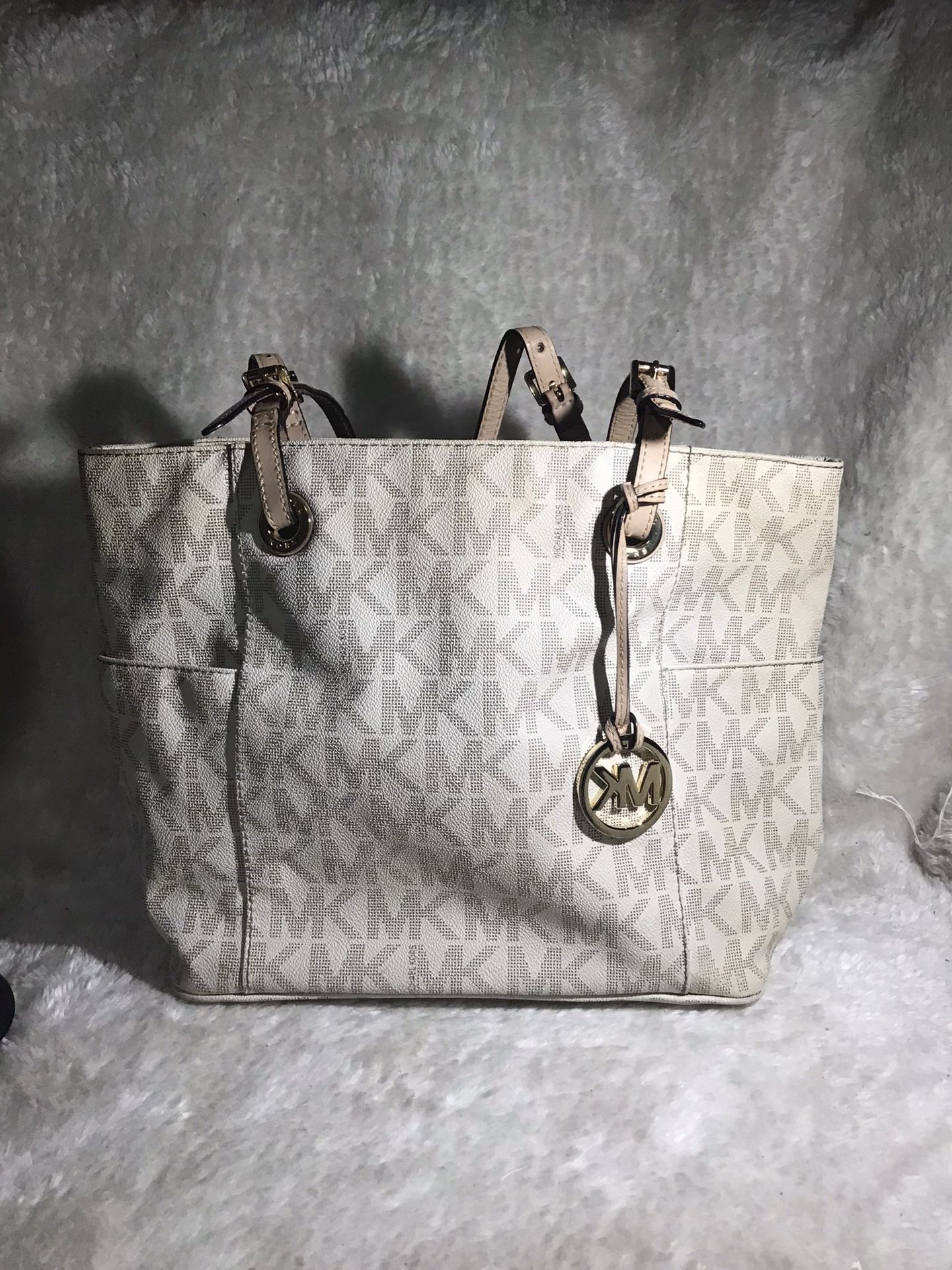 MICHAEL KORS PURSE HARDWARE GOLD DIRTY INSIDE AND OUTSIDE NEEDS A BATH NO RIPS