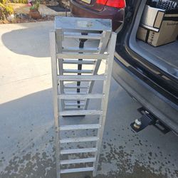 Aluminum  folding  ramp