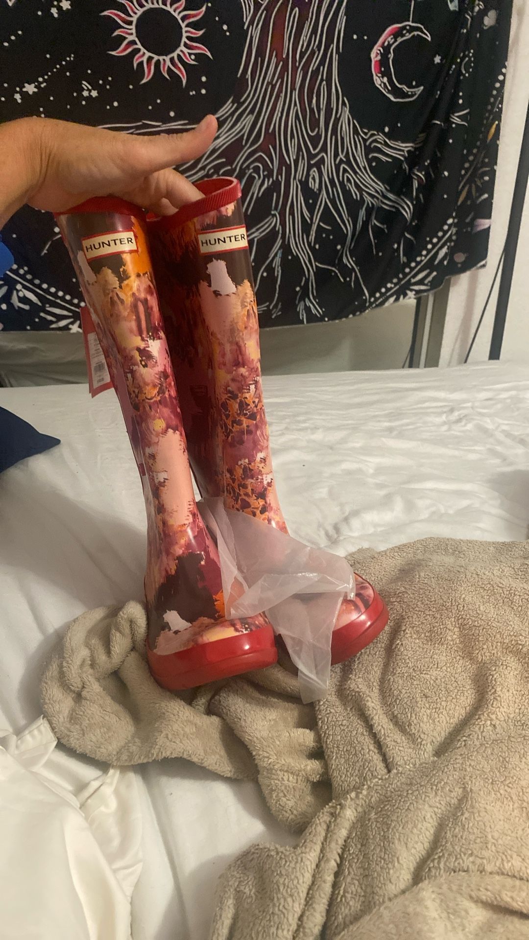 Red Hunter size 7 camo women’s rain boots