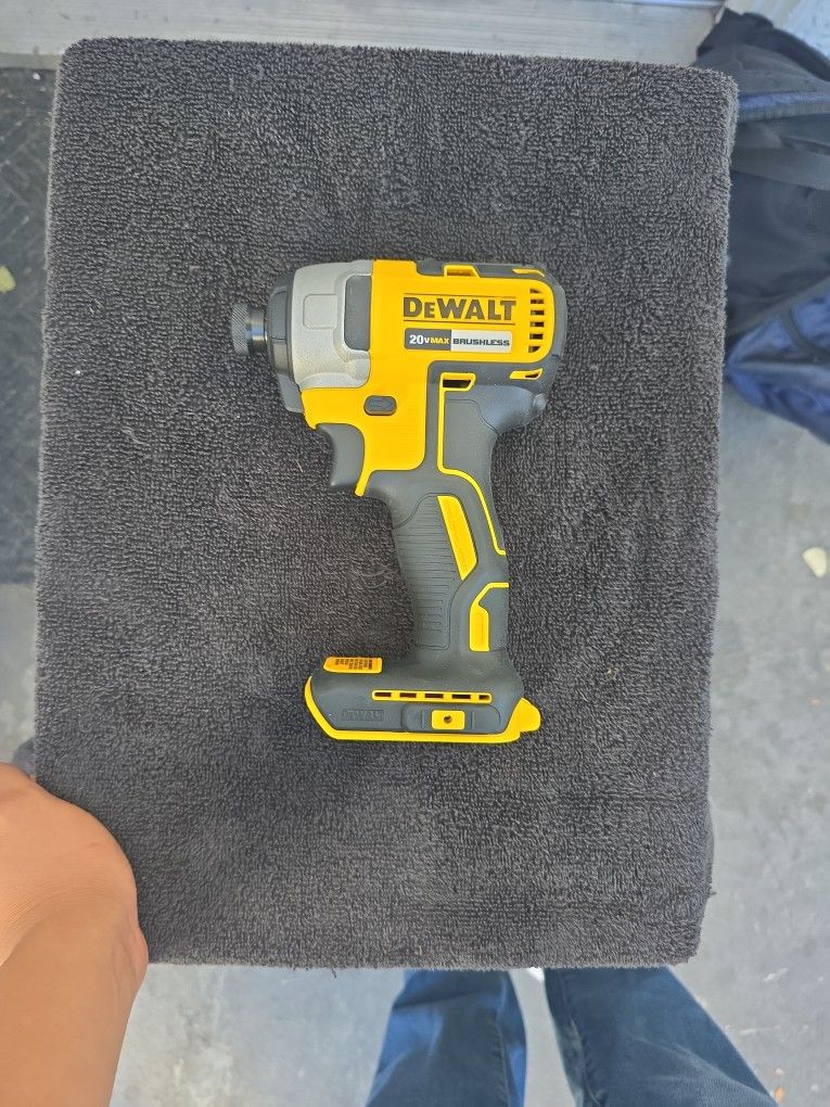 DEWALT DCF787 1/4" (6mm) Cordless Impact Driver