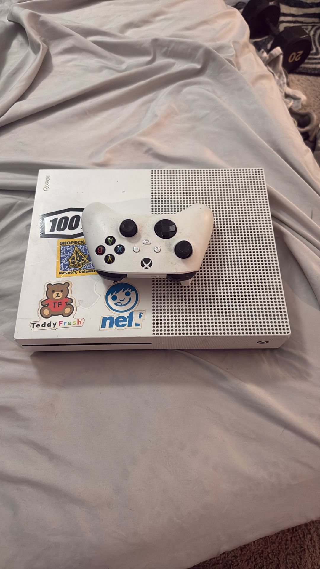 Xbox One S + Controller 