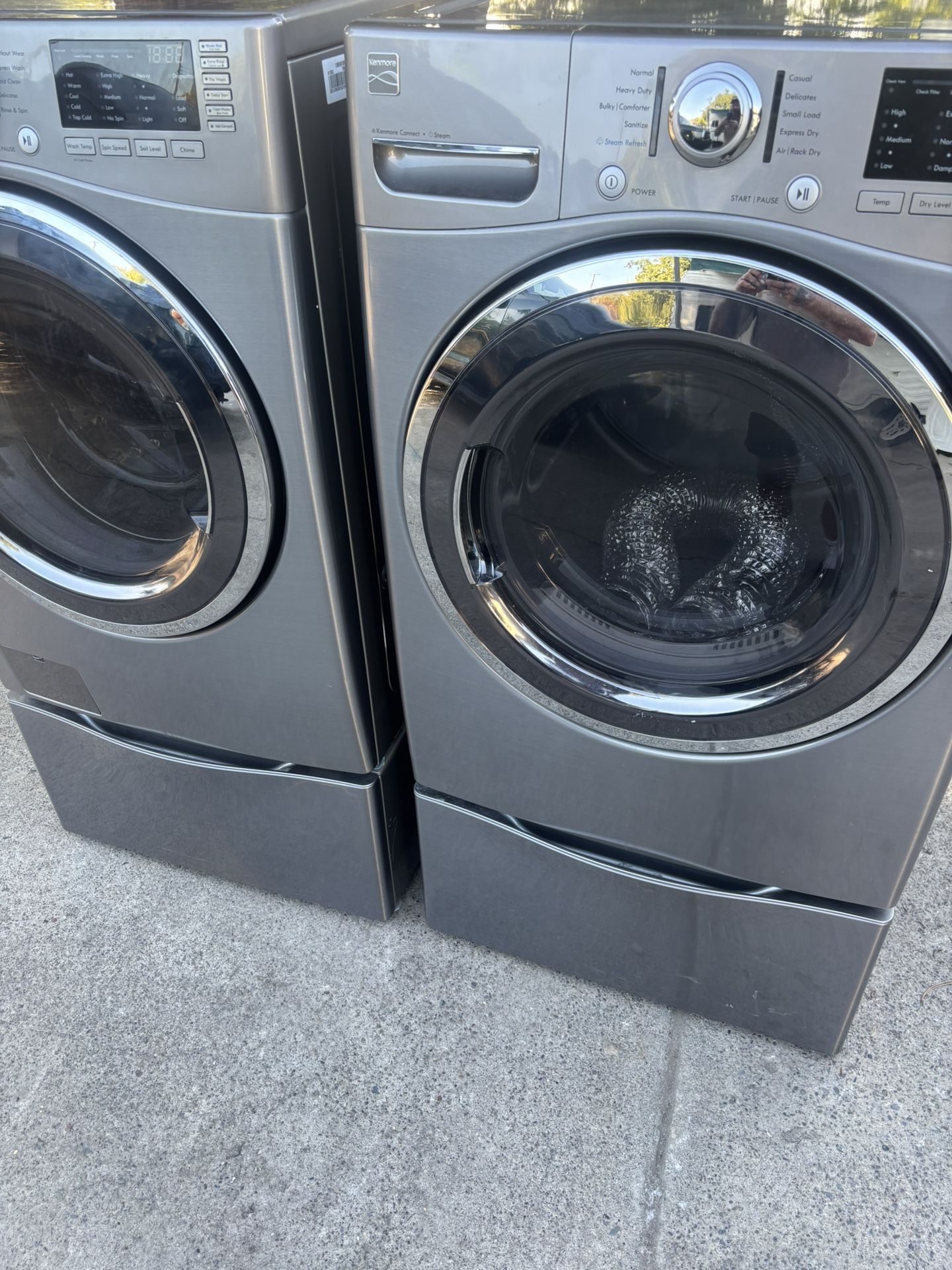 Like New Lg Set