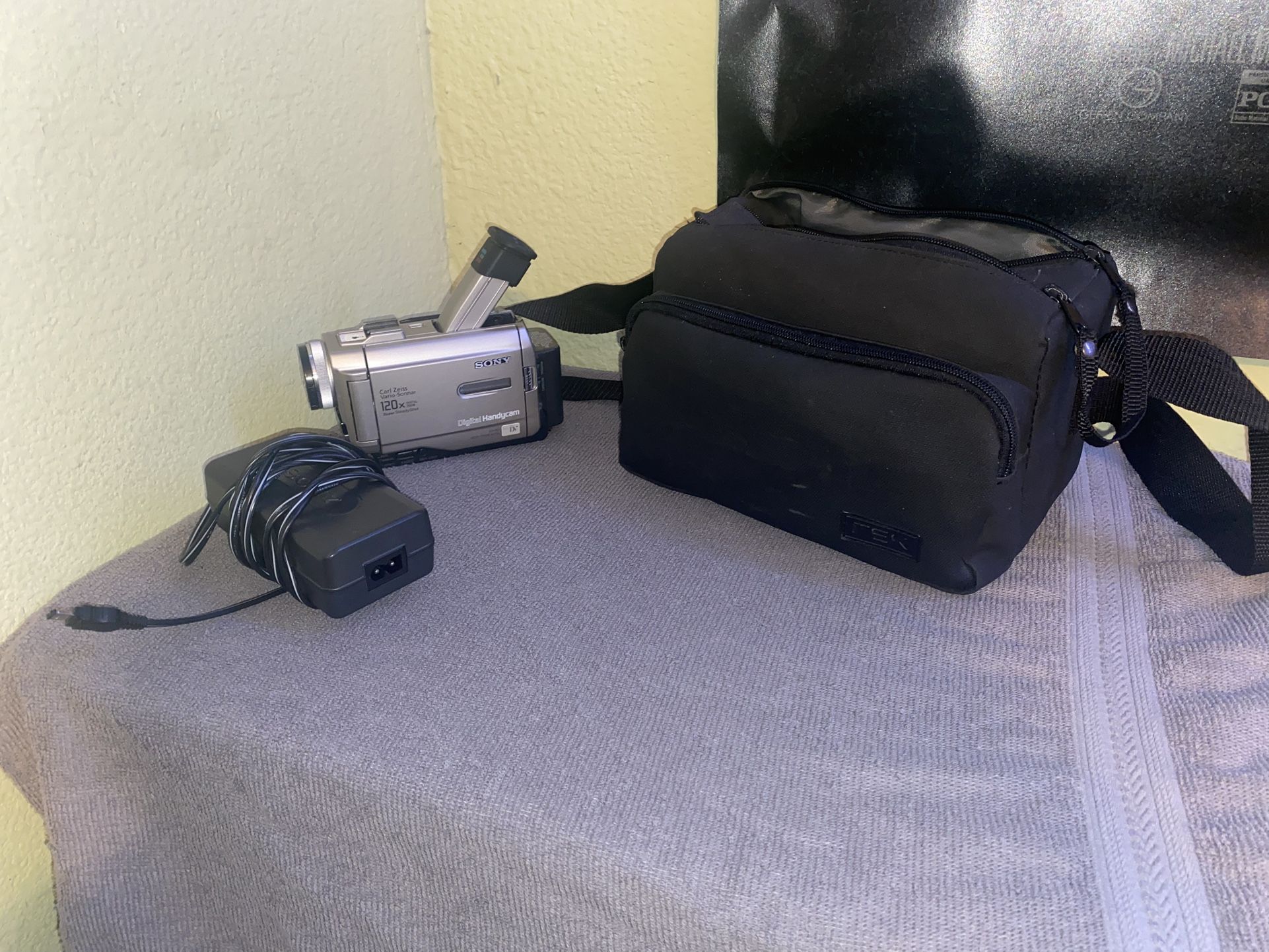 Sony Handycam DCR-TRV8 Mini DV Camcorder