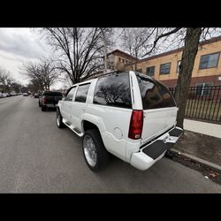 Vendo Mi Yukon O La Doi A Cambeo De Un Carro O Otra Camioneta A Mi Agrado 