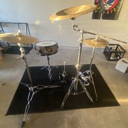 High hat, Cymbals, Snare, Bass drum pedal and mat set up