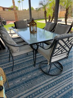 7 piece outdoor patio table and chairs + rug