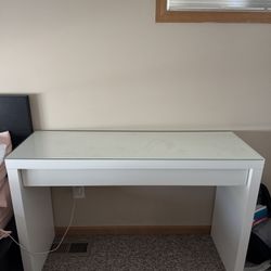 Ikea malm vanity dresser 