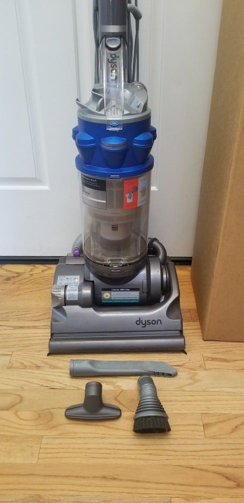 NEW cond DYSON ANIMAL VACUUM WITH COMPLETE ATTACHMENTS , AMAZING POWER SUCTION , WORKS EXCELLENT , IN THE BOX Appliances