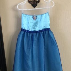 Frozen Elsa Dress.  Cute Dress. Size 4-6X