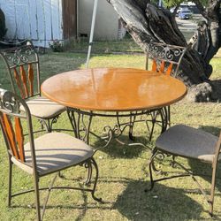 Comedor De Madera Con Metal En Modesto