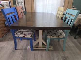 Farmhouse Dining Table w/ 4 chairs & leaf