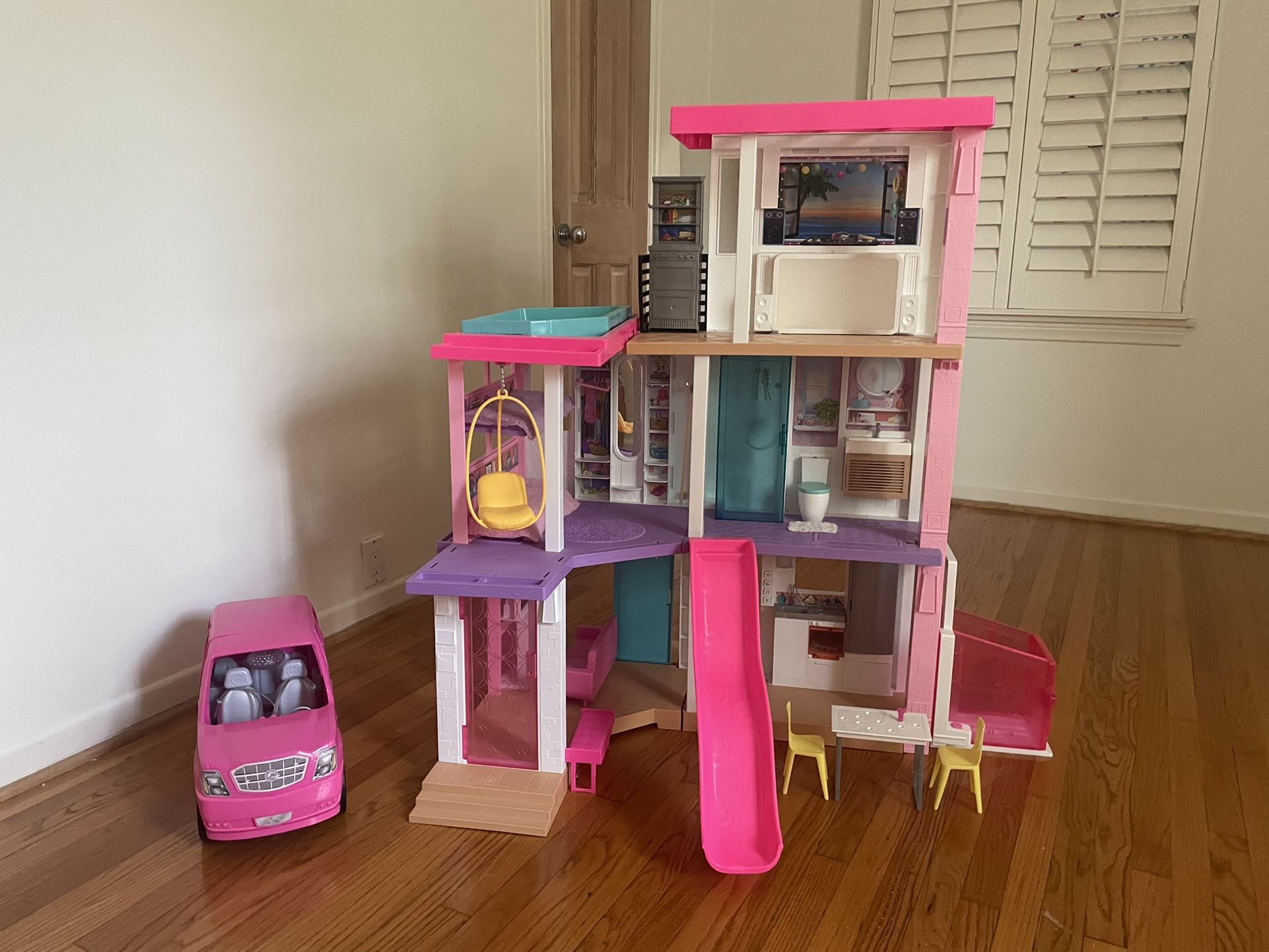 Barbie Dreamhouse, Limo, 4 Barbie’s & Accessories