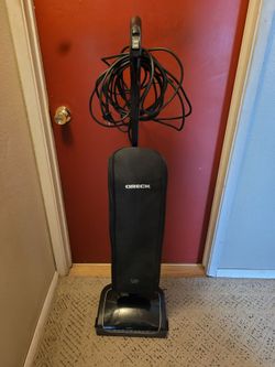 Oreck Elevate Control Vacuum (Like New)